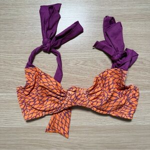 •Bikini set with tie top and belt with buckle detail bottom in purple/orange